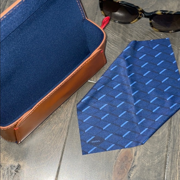 Fossil Women’s Billie Butterfly sunglasses - Picture 5 of 5